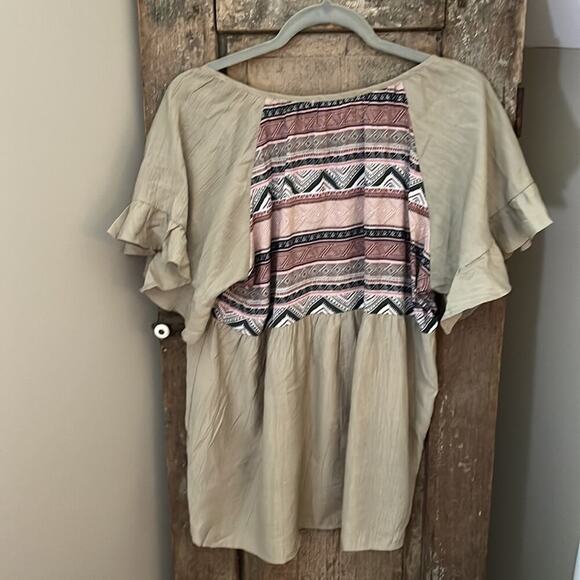 Umgee Abstract Printed Split Neck Short Ruffle Sleeve Top-Small - Picture 6 of 6